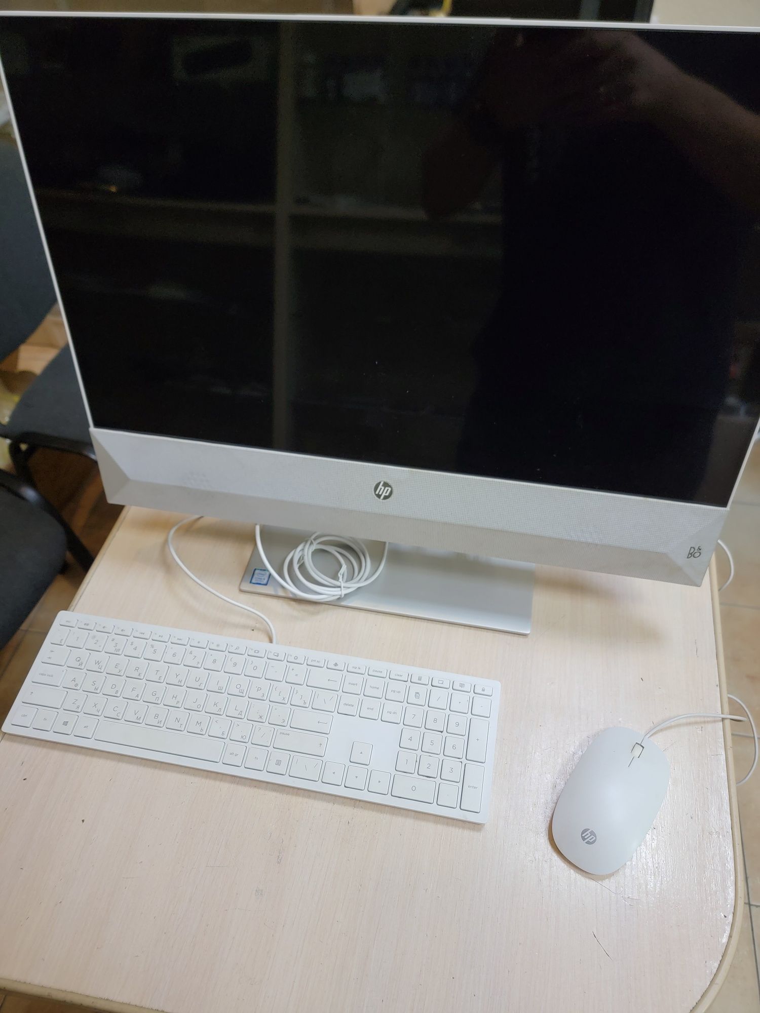 Продам моноблок HP 24-xa0001ur. 24", I5, 8ddr4, 120ssd.