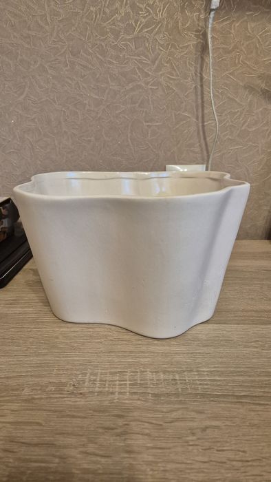 Постіль, бокали,Горщик для квітів, декоративна тарілка, вази