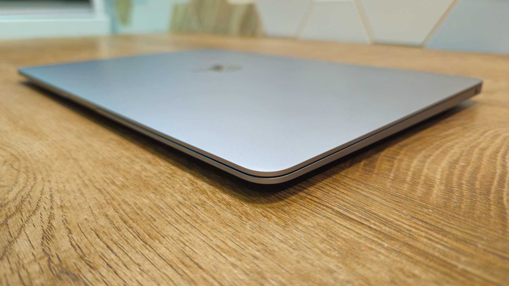 MacBook Air M1 2020 року 16 ГБ/256 ГБ SSD
