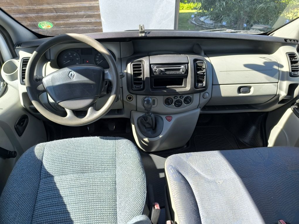 Renault Trafic 1.9dci long 6 osób klimatyzacja