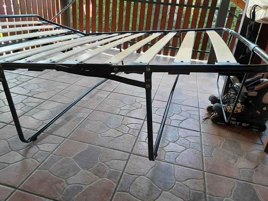 Łóżko polowe - wkład z rozkładanego tapczanu, sofy