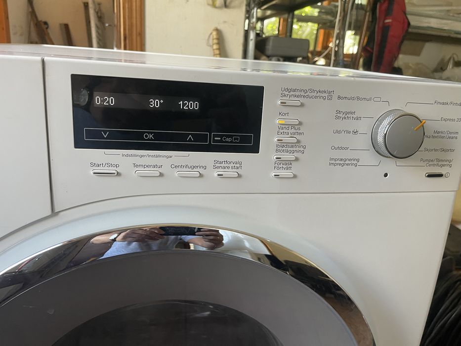 Пральна машинка Miele W1