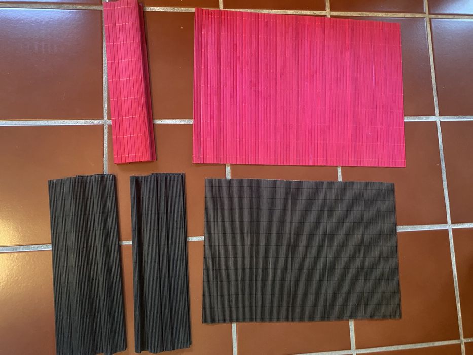 talheres , pratos , copos, ,radio pilhas, coilcha , saco/mala