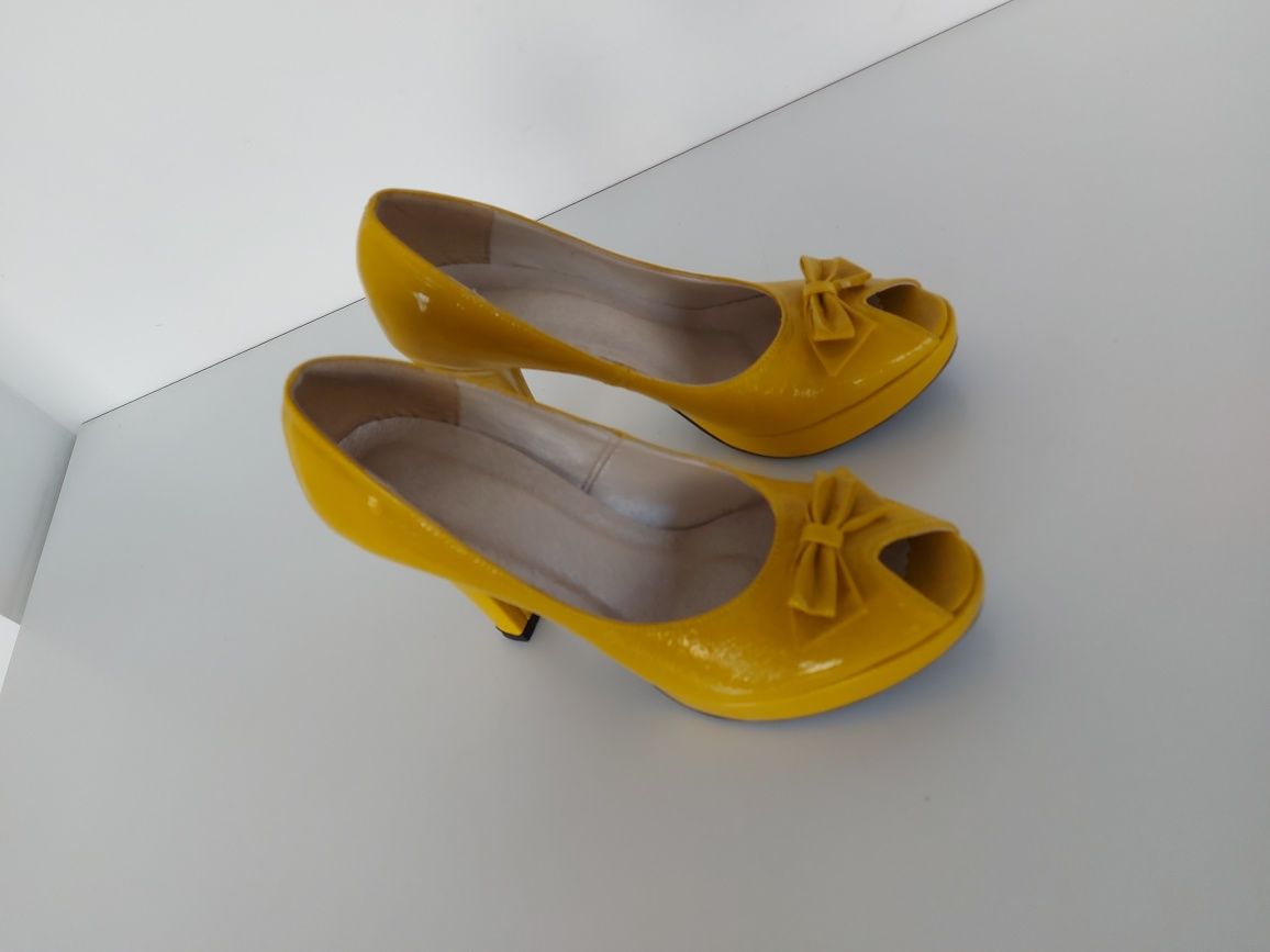 Buty czółenka Gopol w rozmiarze 35 Nowe