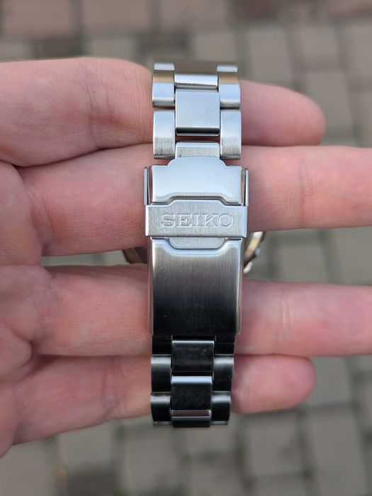 Seiko V657-9010 chrono white/blue dial