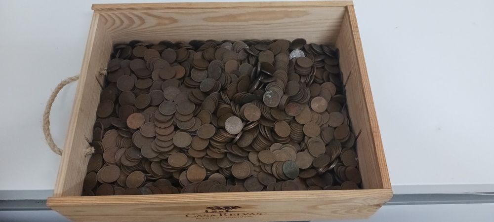2.700 moedas de 1 escudo em bronze +3 mil de 50 cent + 500 de 1 escudo
