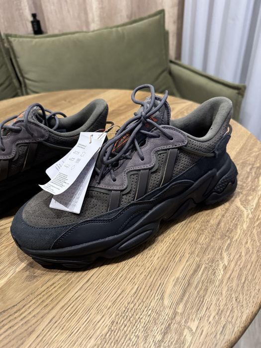 Кросівки Adidas Ozweego US11,5