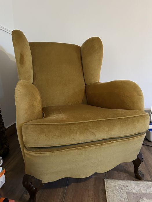 Cadeira vintage em veludo dourado/amarelo