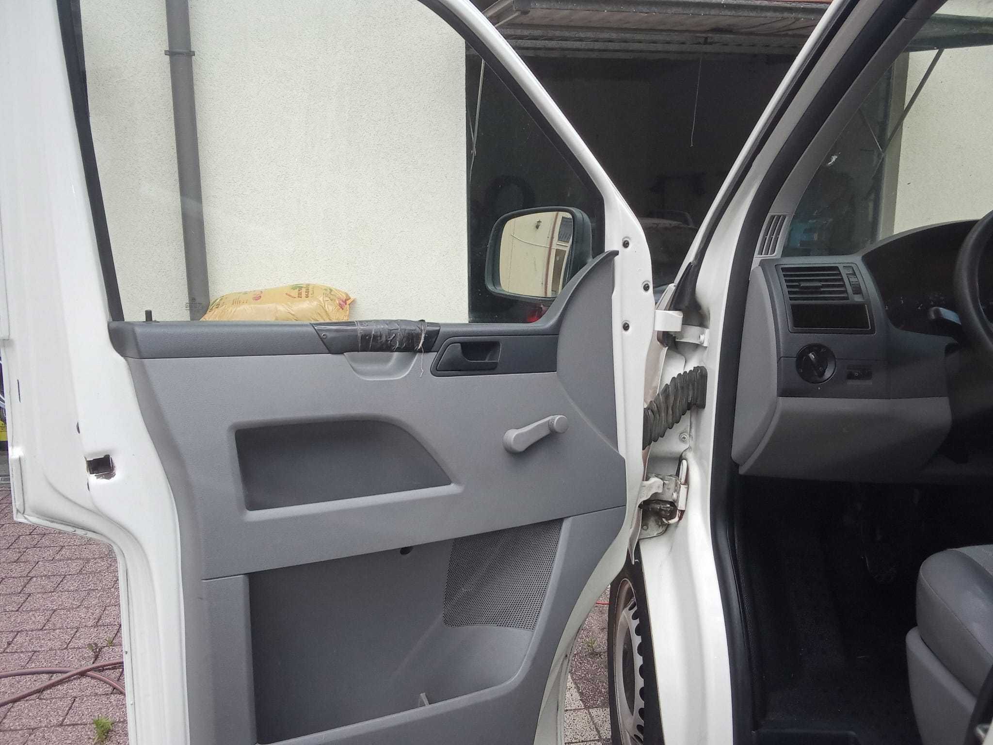 Sprzedam busa Vw t5 1.9