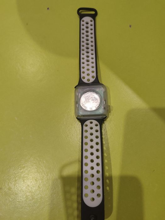 Годинник,розумний годинник Apple Watch.