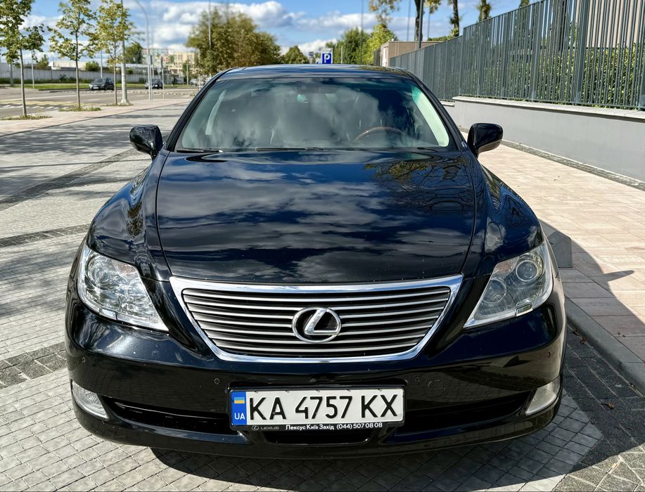 Lexus LS460L, AWD, Ottoman, 2009