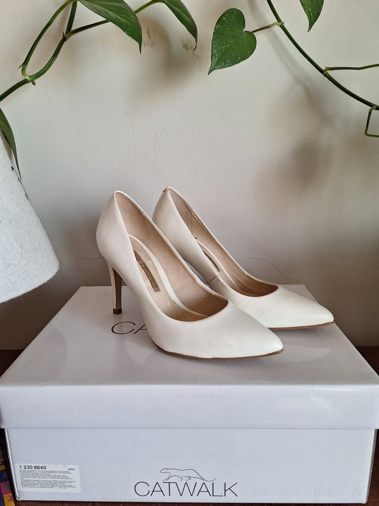 Buty szpilki Buffalo London rozmiar 36 białe nowe