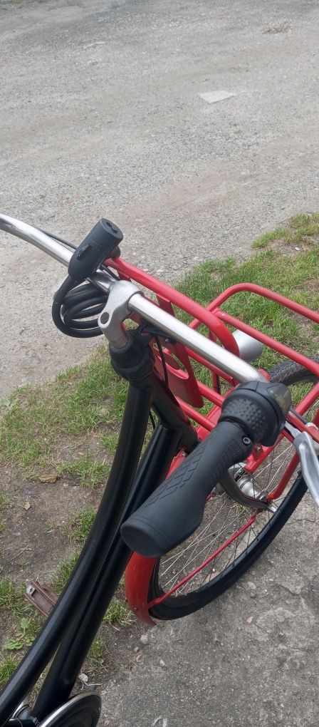 Sprzedam rower w dobrym stanie. Posiada bardzo mocny bagażnik przedni,
