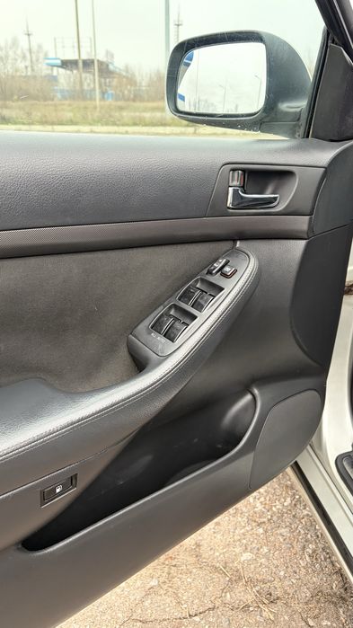 Toyota Avensis 2.0 дізель в гарному стані