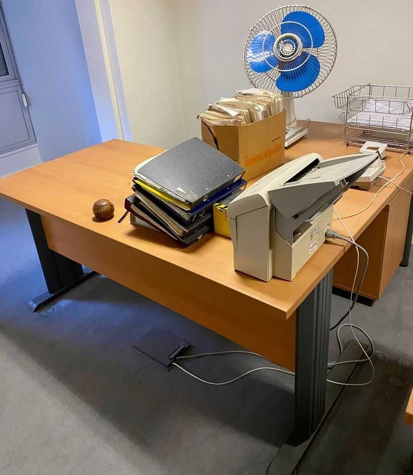 Mesas de escritório com módulos de 3 gavetas