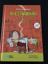 Livro" Estranhão 4 "