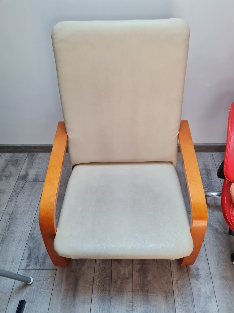 Fotel beżowy używany