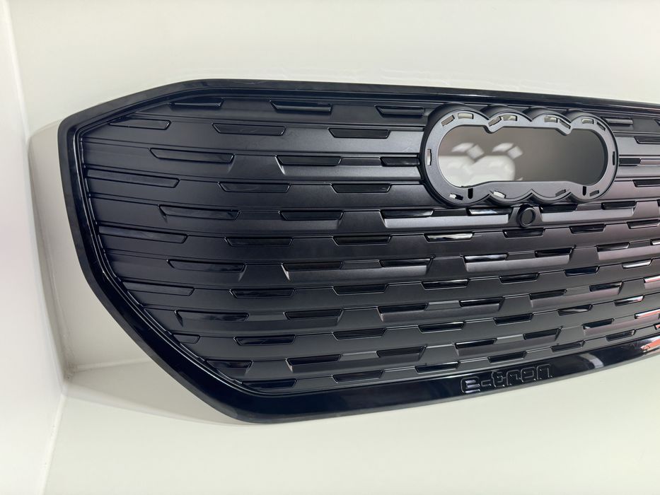 Nowy Grill Atrapa Audi Q4 E-Tron 89A