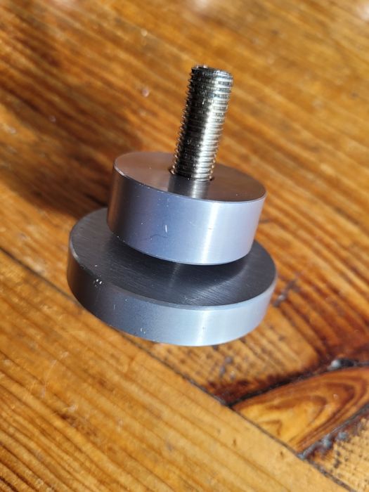 Kolce głośnikowe  szpilki do standy podstawki srendy