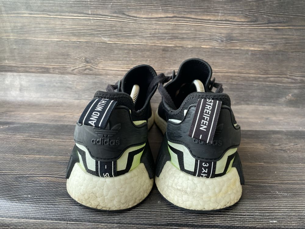Кросівки Adidas NMD R1 44 2/3 р