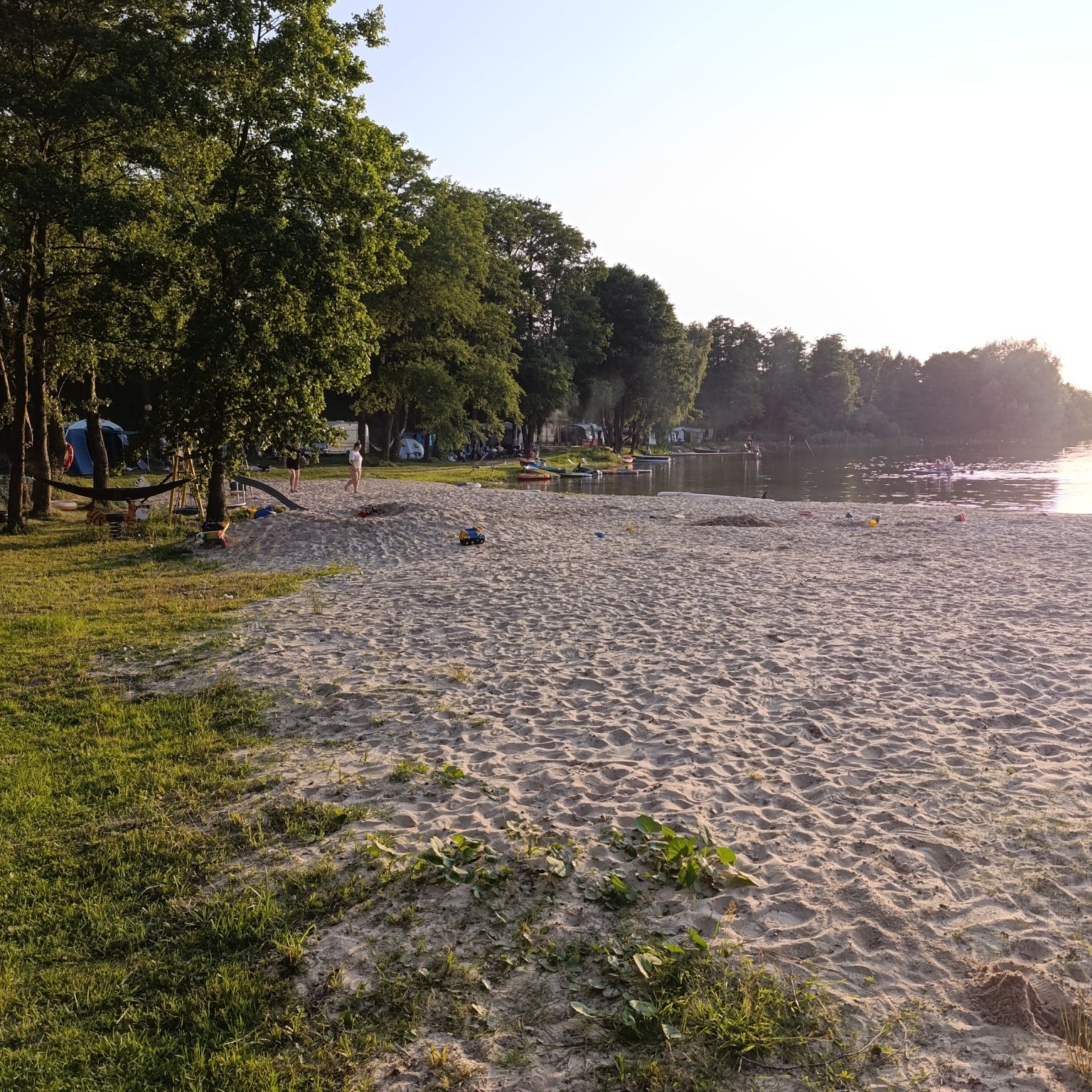 Wynajem/pole kempingowe i namiotowe/plaża/działka nad Jeziorem Lubotyń