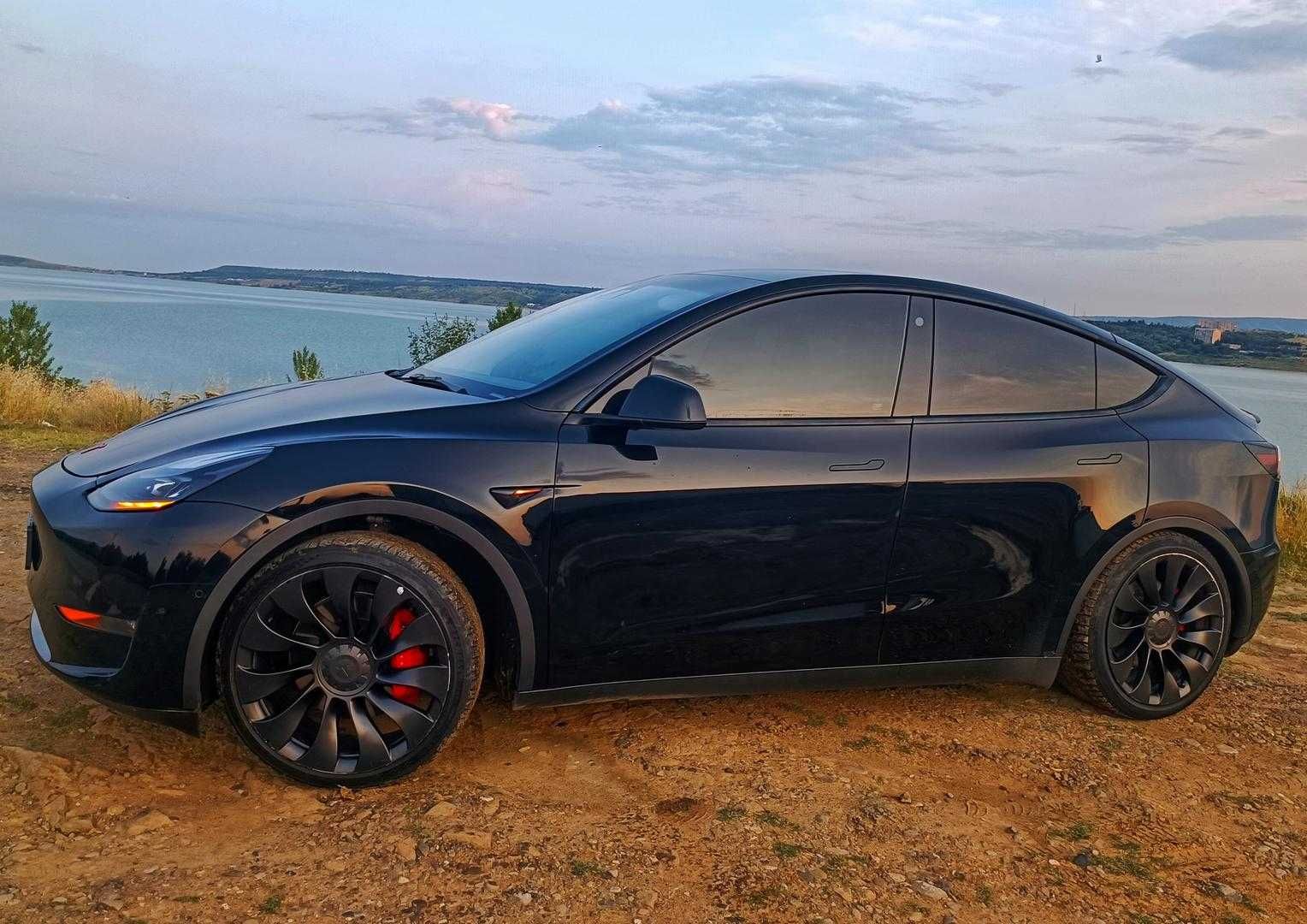Tesla Model Y 2022
I покоління  Long Range 82 kWh Dual Motor  AWD