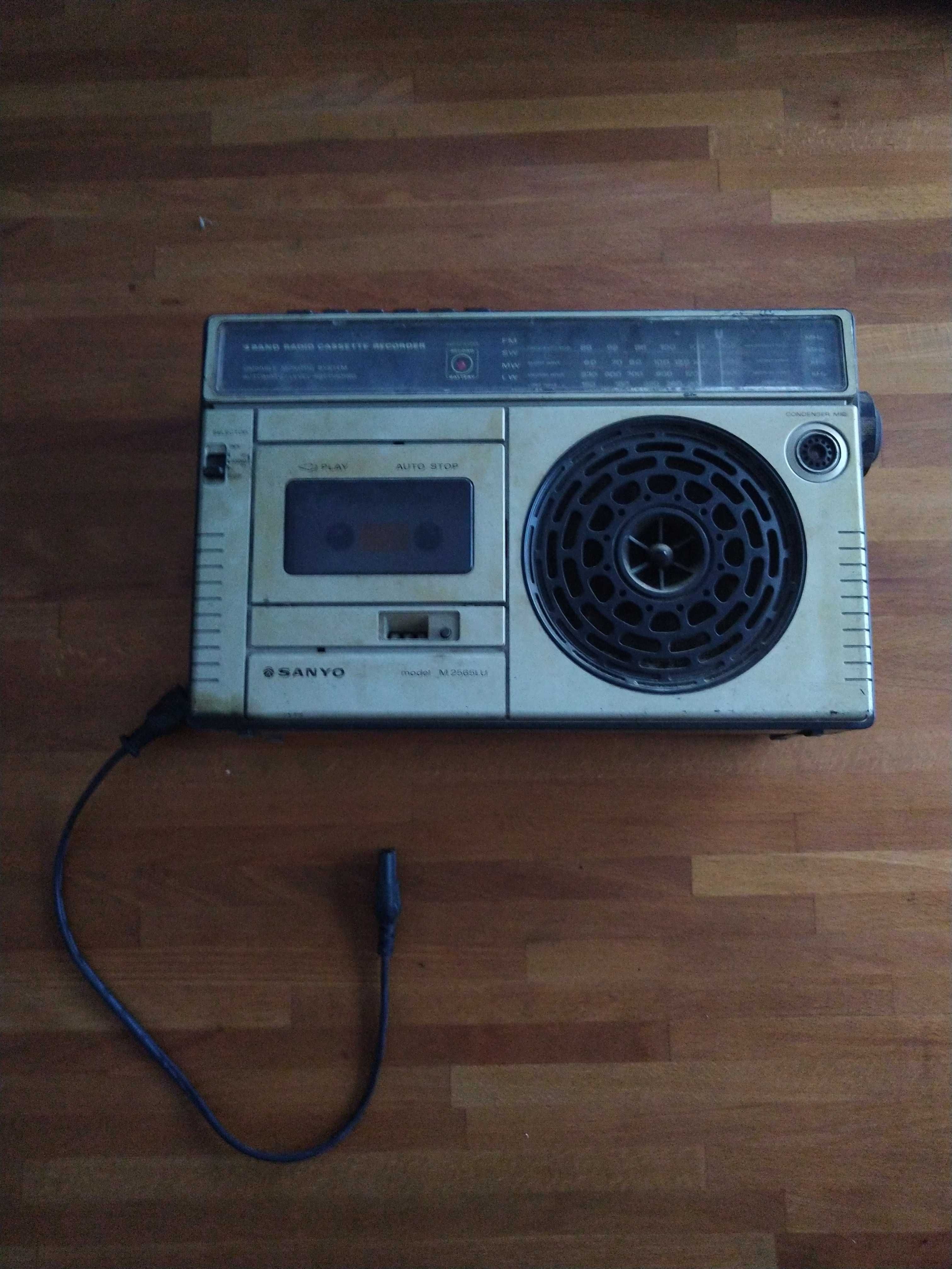 Rádio Sanyo modelo M 2565LU