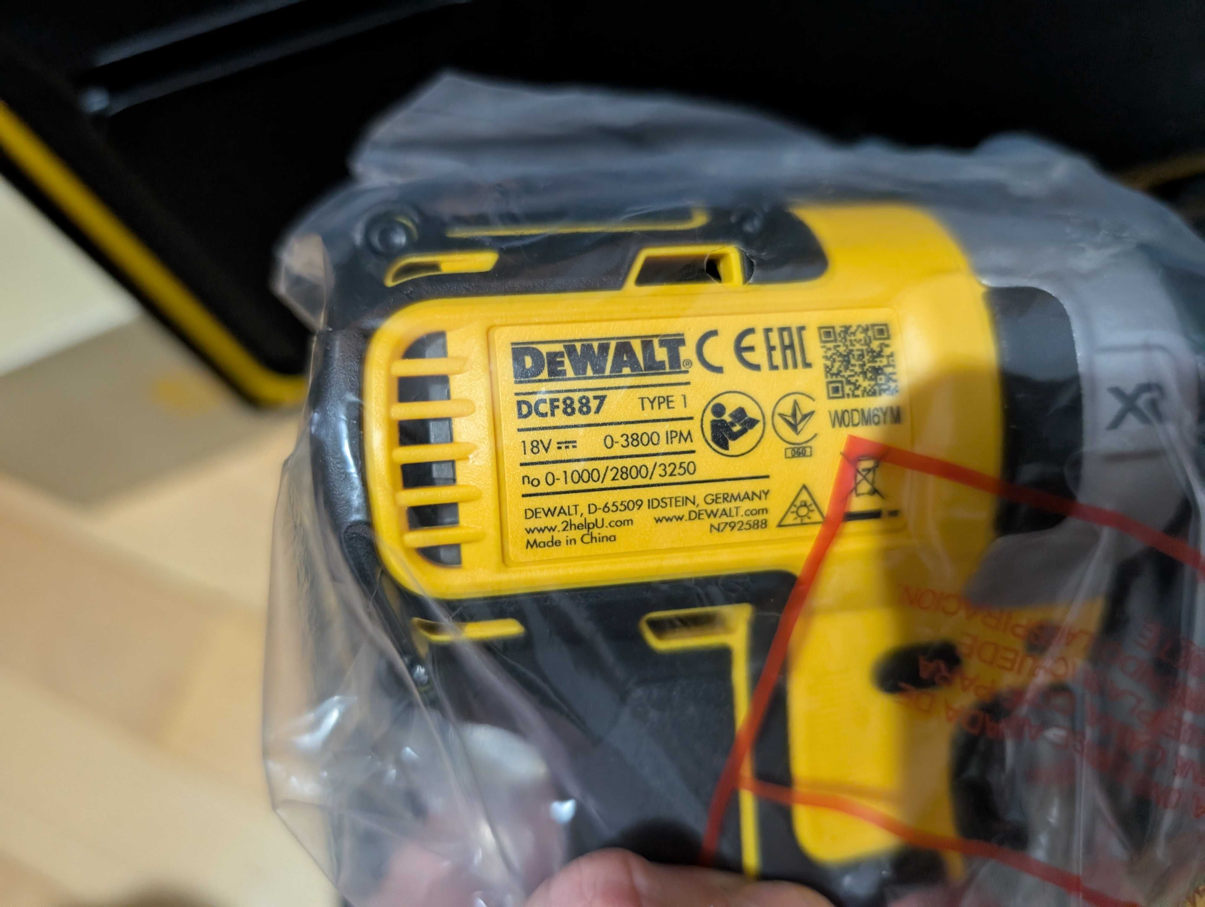 Набір Dewalt DCK266P3 (дриль, шуруповерт ударний) з Британії