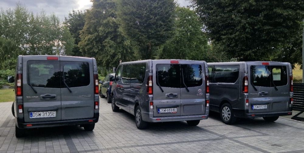 Wypożyczalnia samochodów osobowych, wynajem busa 9 osobowego