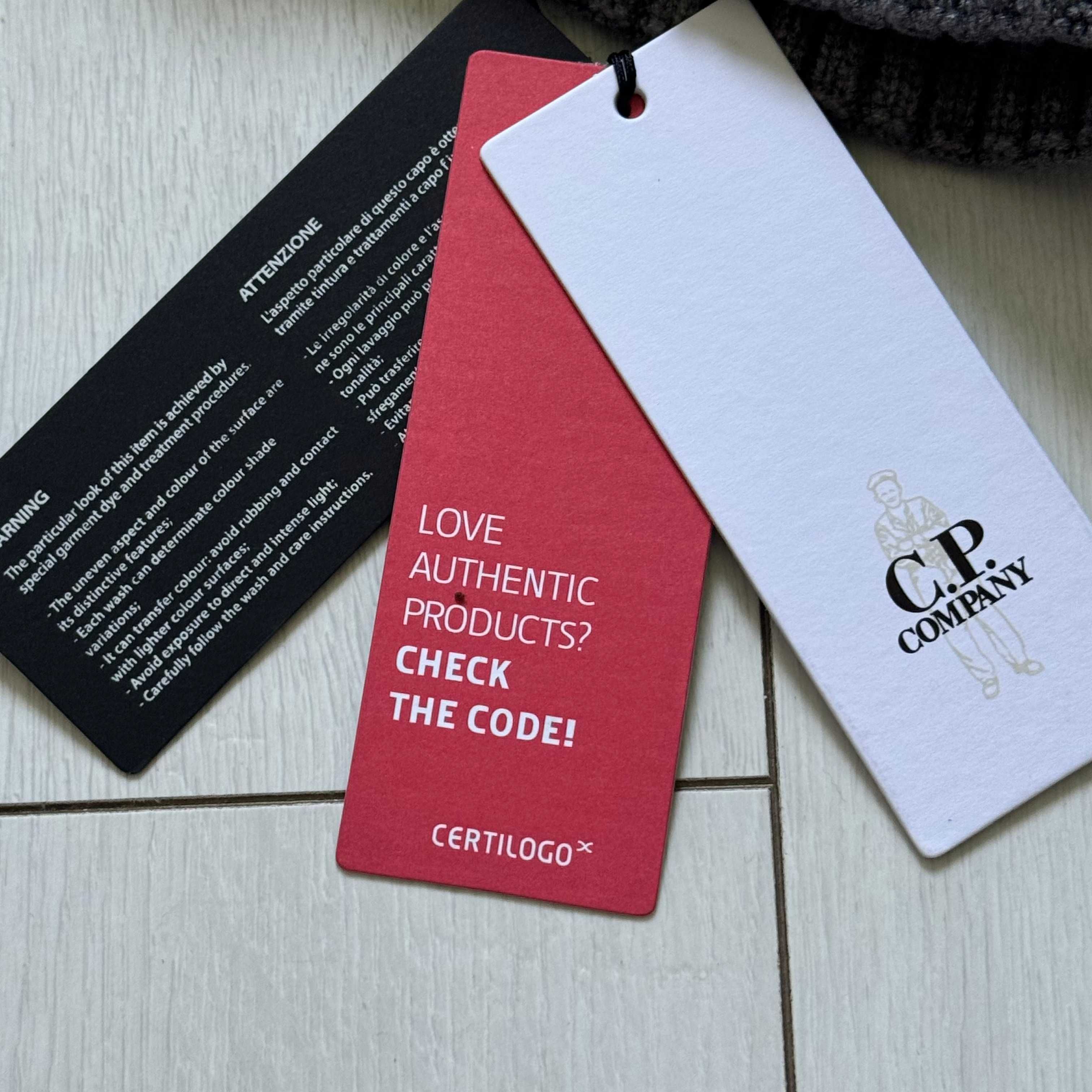 Шапка C.P. Company у 2-ох кольорах(Чорний, Сірий), з однією лінзою.