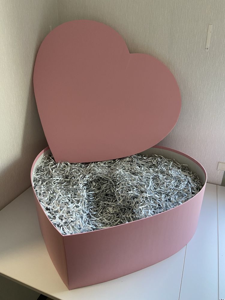 Картонна коробка серце гігант 65*20 см