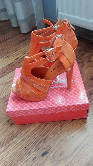 Rude/pomarańczowe szpilki sandały