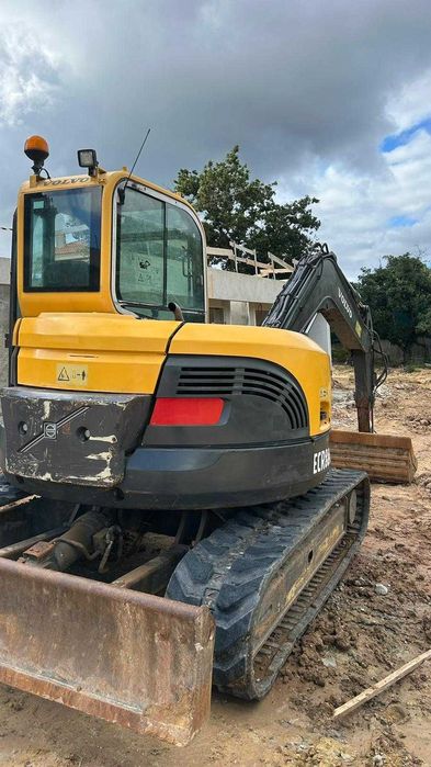 Giratória Volvo 2010 10 Ton de rastos