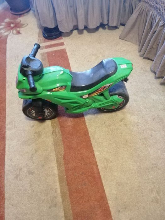 Дитячий мотоцикл бєговєл