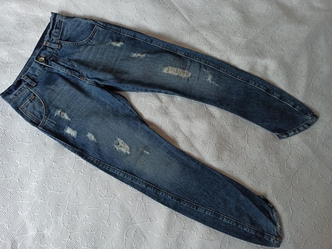 Designerskie jeansy z przetarciami, r.140, 9-10 lat