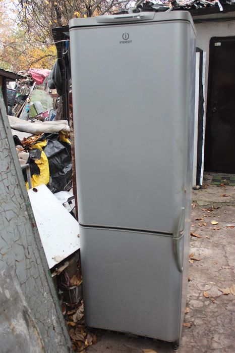 продам на запчасти холодильники атлант и индезит