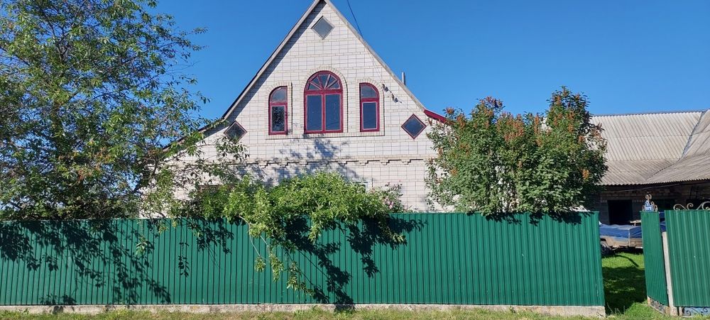 Продаж будинку в селі.