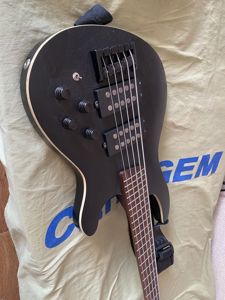 Продам Бас Cort C5H. Актив-пассив. ( не ibanez, не Yamaha)