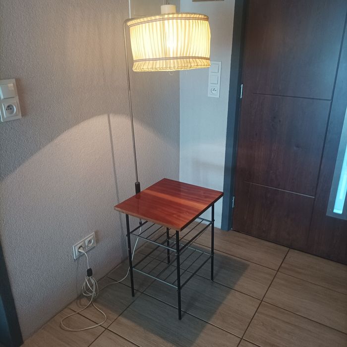 Lampa z stolikiem i stojakiem na gazety PRL
