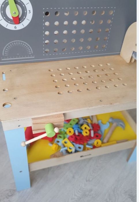 Warsztat dzieciecy z elementami do zabawy