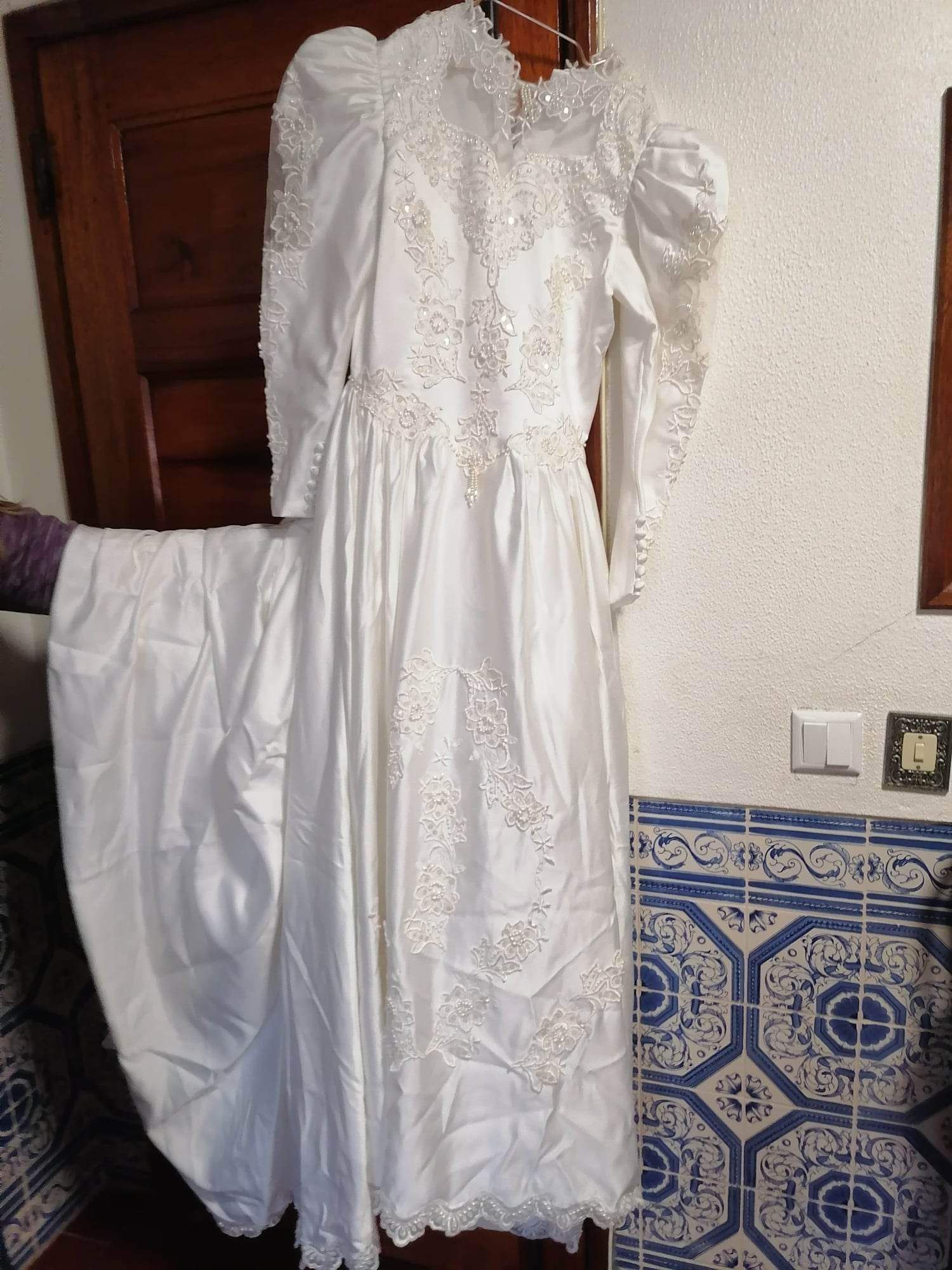 Vestido de noiva com acessorios