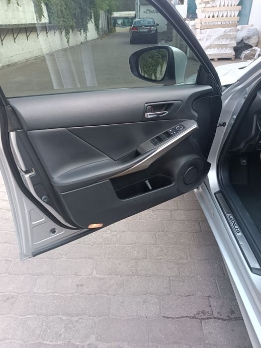 Lexus is 200 продам