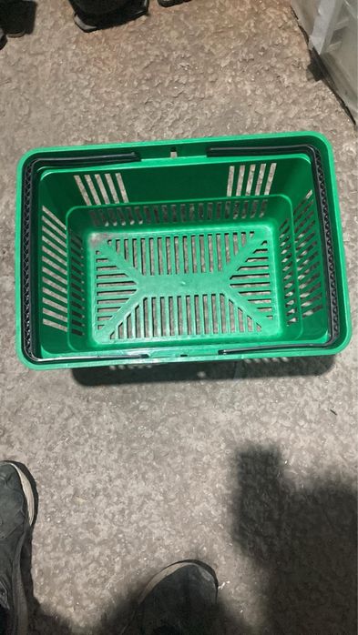 Корзины пластиковые с ручками