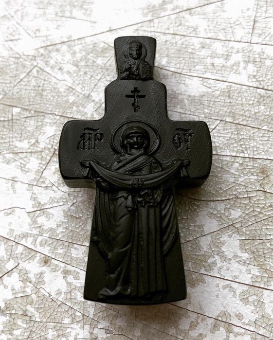 Хрестик з ебенового дерева з золотим розпʼяттям