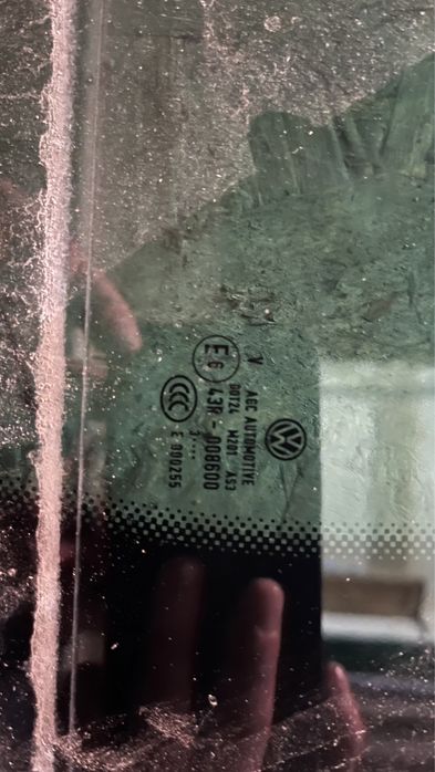 Стекло Mitsubishi Lancer 9