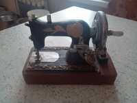 Миниатюра швейная машинка советских времен(деревянная игрушка)