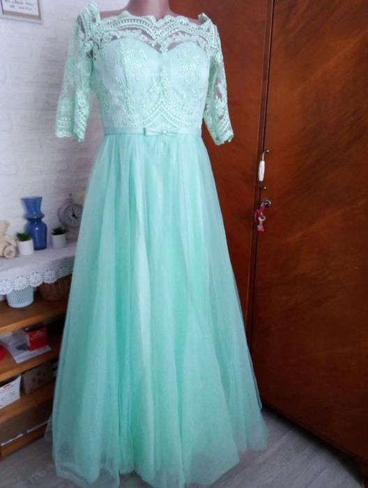Весільне плаття кольору м'яти.