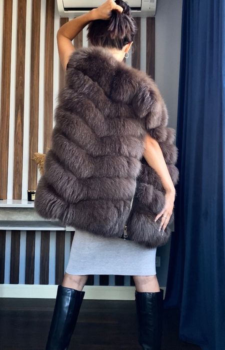 жіночій жилет з натурального хутра песця