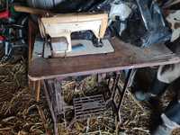 Máquina de costura antiga Singer, impecável a trabalhar