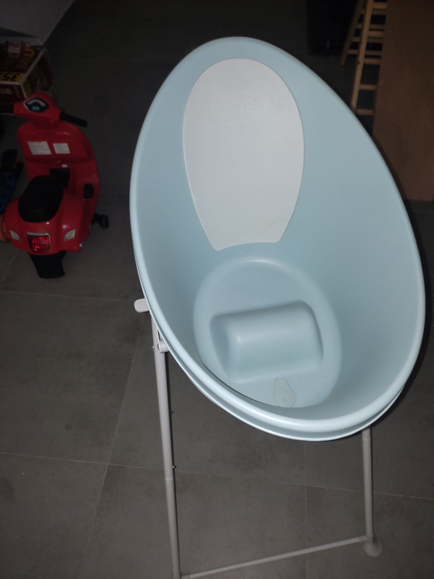 Banheira Schnugle azul com suporte